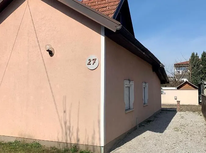 Peachy House Bezigrad בית הארחה 3*